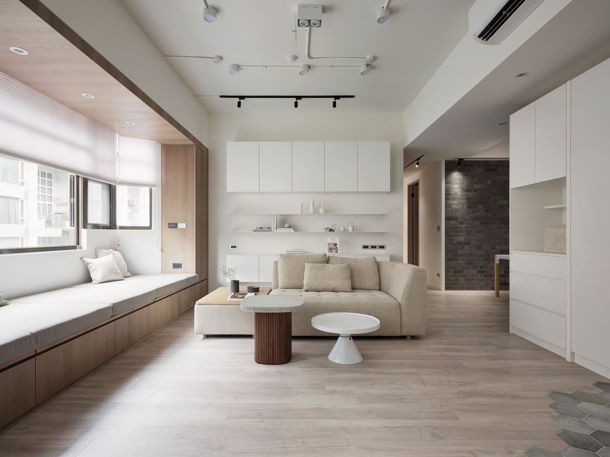 Chill House； 臥榻